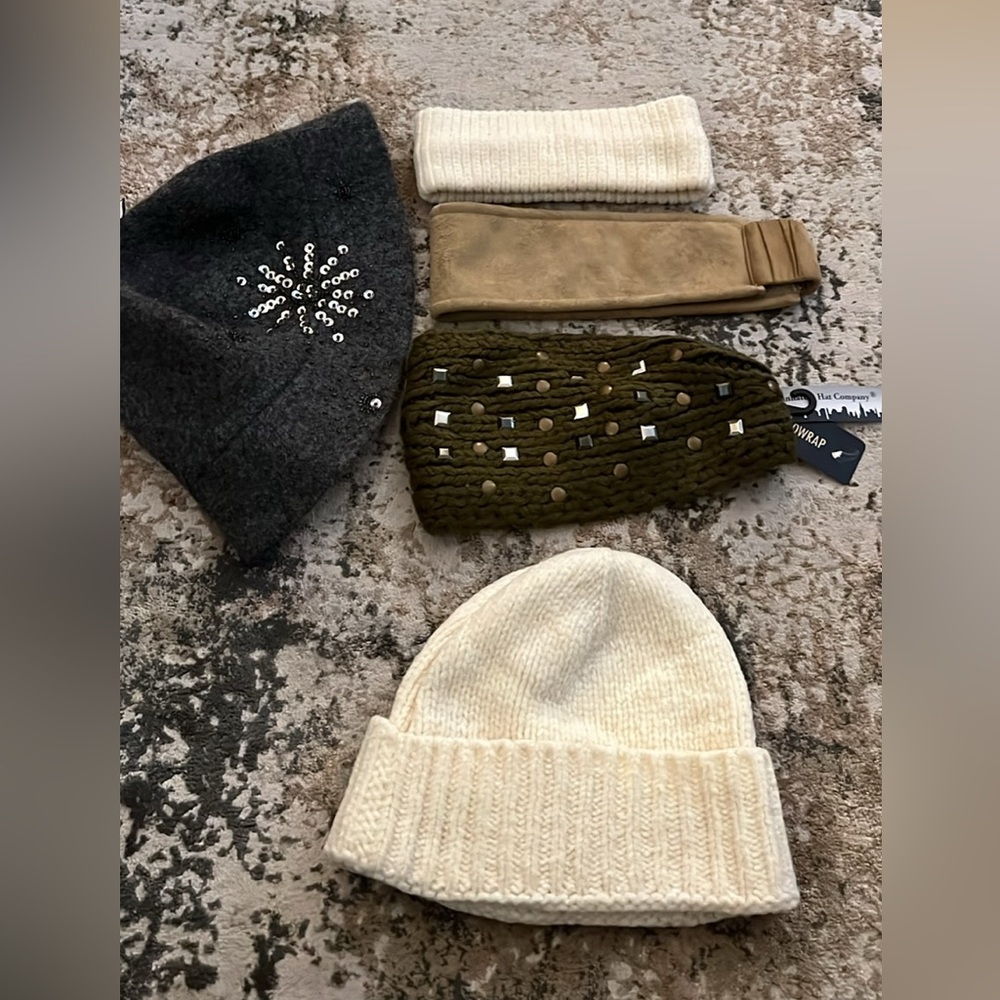 Holiday winter hats and bands set